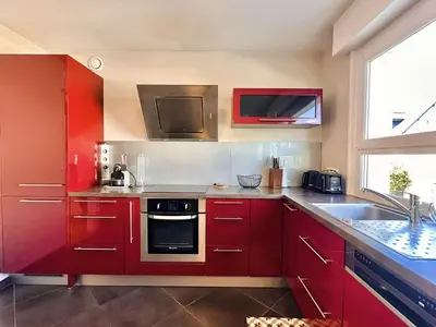 Cuisine ou kitchenette dans l'établissement Appartement lumineux à Bénodet, plage et commerces à pied - FR-1-481-176