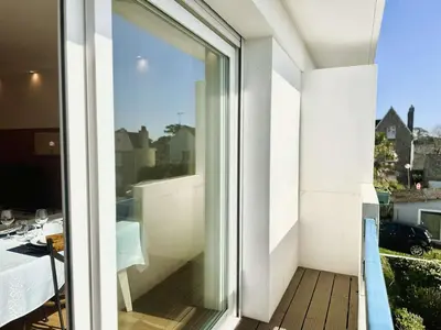 Balcon ou terrasse dans l'établissement Appartement lumineux à Bénodet, plage et commerces à pied - FR-1-481-176