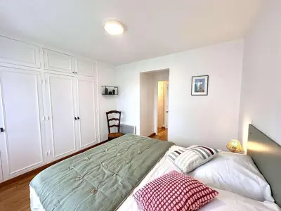 Un ou plusieurs lits dans un hébergement de l'établissement Appartement lumineux à Bénodet, plage et commerces à pied - FR-1-481-176