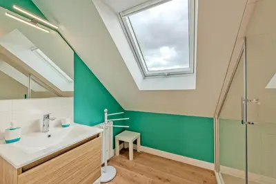 Salle de bains dans l'établissement Ty Line - Plage à 300 m 1 500 m² de jardin