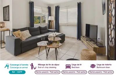 Télévision ou salle de divertissement dans l'établissement Maison avec terrasse et jardin pour 6 - Bénodet