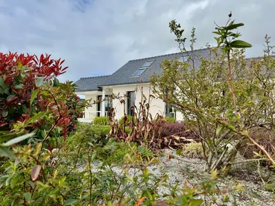 Jardin de l'établissement La Maison des Agapanthes - accès PMR - à 20 mn des Plages