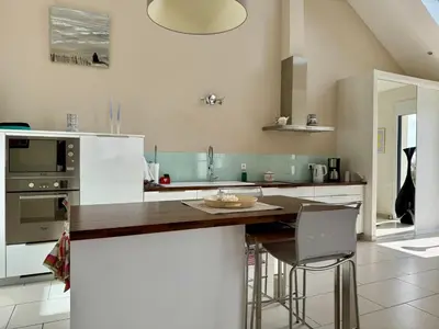 Cuisine ou kitchenette dans l'établissement La Maison des Agapanthes - accès PMR - à 20 mn des Plages