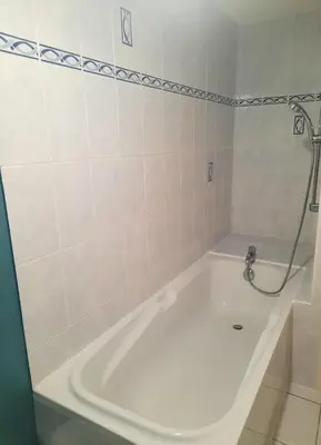 Salle de bains dans l'établissement Trez-Hir Appartement 4 pers bord de mer