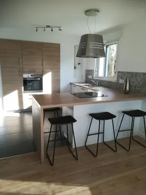 Cuisine ou kitchenette dans l'établissement Meublé 3 étoiles Les Capucines