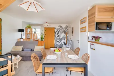Cuisine ou kitchenette dans l'établissement Duplex pour 4 proche du port - 500m de la plage