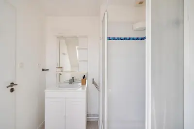 Salle de bains dans l'établissement Duplex pour 4 proche du port - 500m de la plage