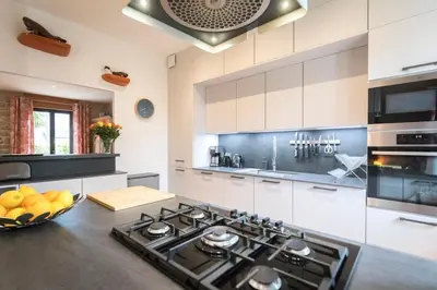 Cuisine ou kitchenette dans l'établissement Villa Kérity-Ki - au coeur du port typique de Kérity