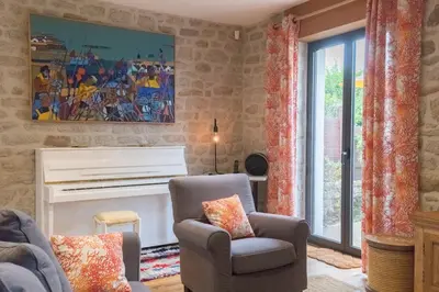 Coin salon dans l'établissement Villa Kérity-Ki - au coeur du port typique de Kérity