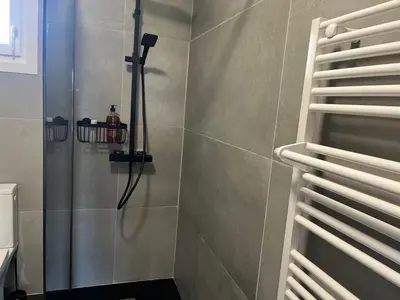 Salle de bains dans l'établissement Le logis de Keramporchet - Proche plages