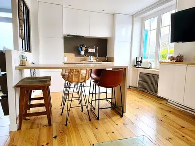 Cuisine ou kitchenette dans l'établissement Au calme, maison en pierres proche de la plage