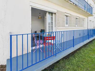 Balcon ou terrasse dans l'établissement Appartement pour 4 à 5 minutes de la plage