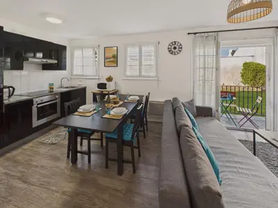 Cuisine ou kitchenette dans l'établissement Appartement pour 4 à 5 minutes de la plage