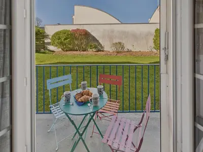 Balcon ou terrasse dans l'établissement Appartement pour 4 à 5 minutes de la plage