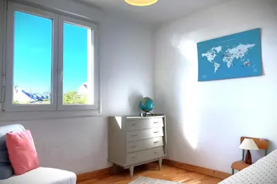 Coin salon dans l'établissement La Corniche-Maison vue mer avec grand jardin