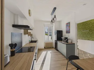 Télévision ou salle de divertissement dans l'établissement Maison pour 6 proche du port et de la plage