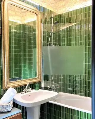 Salle de bains dans l'établissement Manoir du Scluz-Prestigieux domaine vue mer