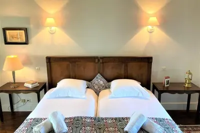 Un ou plusieurs lits dans un hébergement de l'établissement Manoir du Scluz-Prestigieux domaine vue mer
