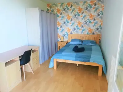 Un ou plusieurs lits dans un hébergement de l'établissement Spacious apartment bellevue