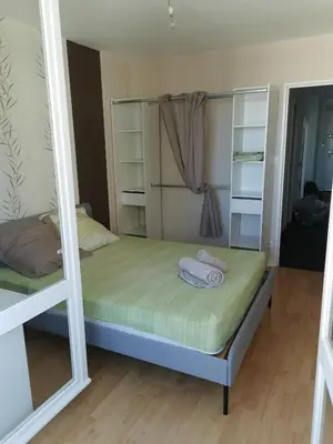 Un ou plusieurs lits dans un hébergement de l'établissement Spacious apartment bellevue