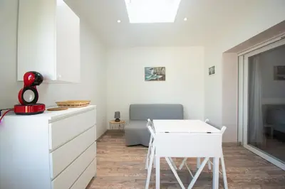 Cuisine ou kitchenette dans l'établissement Moulin de Treflez I Plage et Calme
