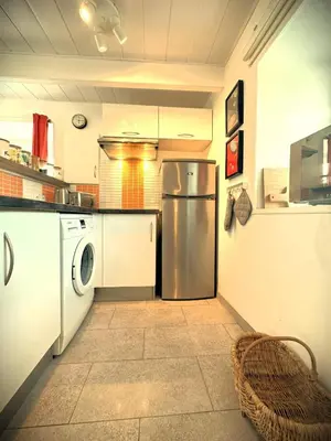 Cuisine ou kitchenette dans l'établissement Ty Jeanne-Maison bretonne avec jardin proche mer