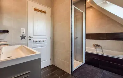 Salle de bains dans l'établissement 3 Bedroom Lovely Home In Saint-Pabu