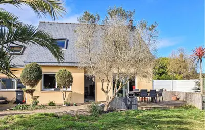 Jardin de l'établissement 3 Bedroom Lovely Home In Saint-Pabu