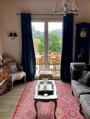 Vue générale sur la montagne ou vue sur la montagne depuis la villa