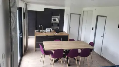 Cuisine ou kitchenette dans l'établissement Les Hauts de Trégana 4 chambres