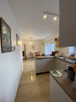 Cuisine ou kitchenette dans l'établissement Le Corail, T2 proche plage de Morgat