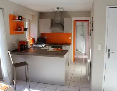 Cuisine ou kitchenette dans l'établissement Le Corail, T2 proche plage de Morgat