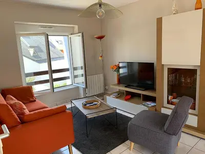 Télévision ou salle de divertissement dans l'établissement Le Corail, T2 proche plage de Morgat