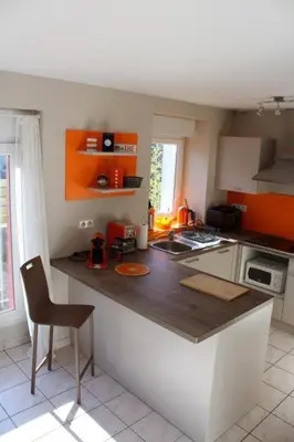 Cuisine ou kitchenette dans l'établissement Le Corail, T2 proche plage de Morgat