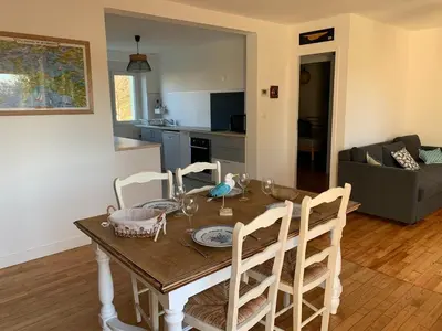 Télévision ou salle de divertissement dans l'établissement Maison à Morgat - 2 à 3 chambres - Terrasse - Jardin - Plage
