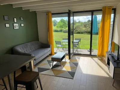 Coin salon dans l'établissement Charmant appartement T3 avec terrasse en rez de jardin sur le Golf e L'Odet