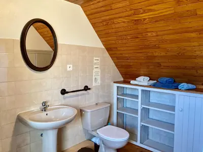 Salle de bains dans l'établissement Benniel bihan maison de vacances à 5 minutes des plages de la baie de Douarnenez