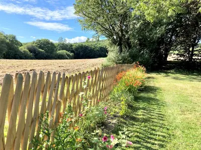 Jardin de l'établissement Benniel bihan maison de vacances à 5 minutes des plages de la baie de Douarnenez
