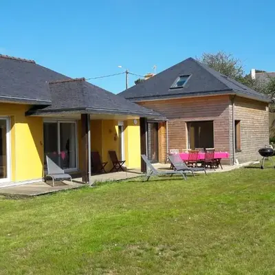 Grande maison sur propriété près de la plage de Morgat