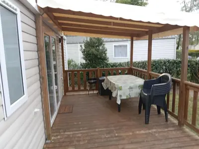 Balcon ou terrasse dans l'établissement Mobile home SUPER CORDELIA CONFORT & FAMILIAL