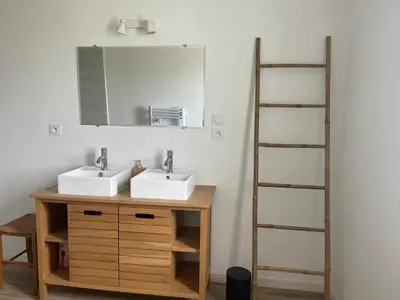 Salle de bains dans l'établissement Maison familiale spacieuse à Plouguerneau avec jardin