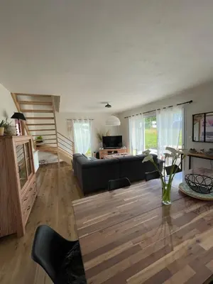 Télévision ou salle de divertissement dans l'établissement Le Gite d'Almaju 3 étoiles, 3 chambres, 6 couchages