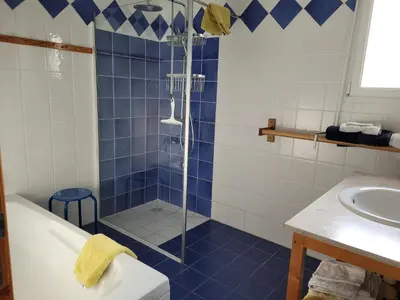 Salle de bains dans l'établissement La Mouette
