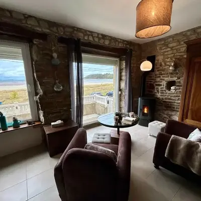 Charming seaside family home - sleeps 8