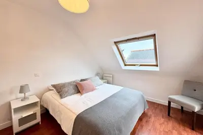 Un ou plusieurs lits dans un hébergement de l'établissement Charmante maison bord de mer - 100m des plages