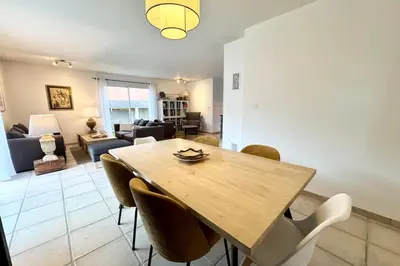 Coin salon dans l'établissement Charmante maison bord de mer - 100m des plages