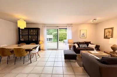 Coin salon dans l'établissement Charmante maison bord de mer - 100m des plages