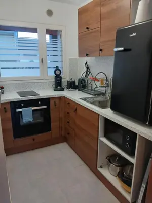 Cuisine ou kitchenette dans l'établissement La Cabine du Man, meublé de tourisme classé 2 étoiles