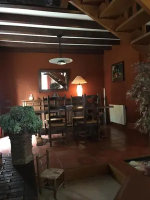 Coin salon dans l'établissement Morlaix - Maison au milieu des bois