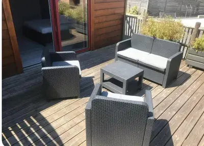 Coin salon dans l'établissement Chalet bois